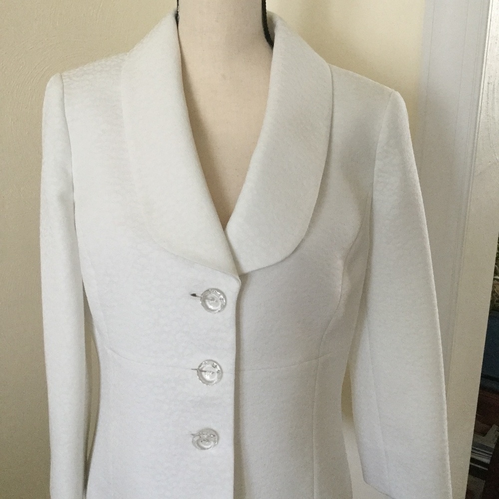 LeSuit White Skirt Suit